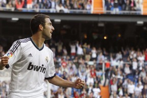 开云官方-欧洲杯冠军争夺战：战术与个人技艺的巅峰对决，欧洲杯冠军争夺赛